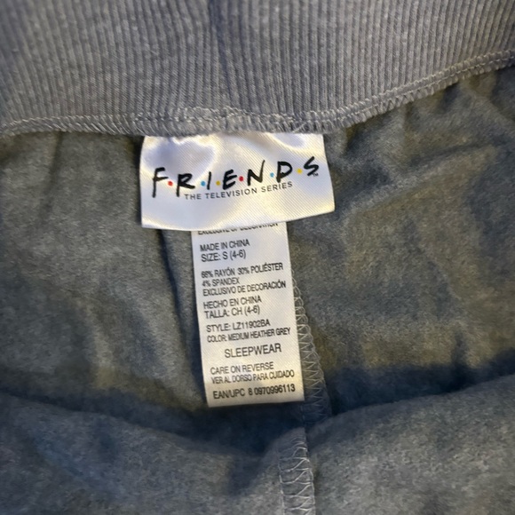 Friends Sleepwear Set coin toss tee central perk sleep shorts never worn - Picture 3 of 4